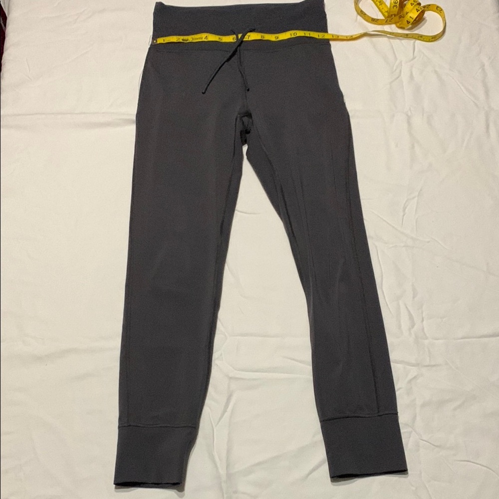 Vuori Gray Leggings with Charcoal Design